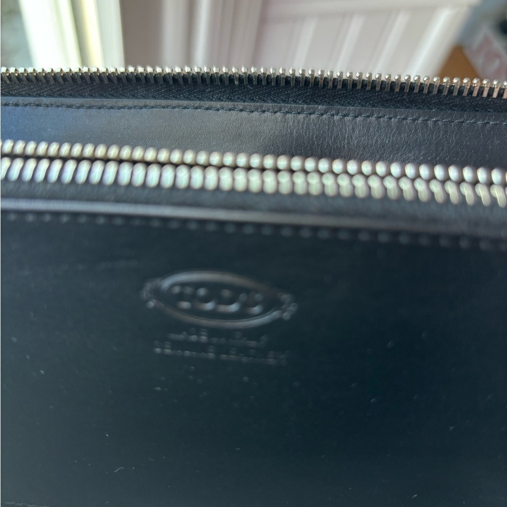 Tod’s Women’s Leather Wallet in Black , a few light scuffs but never used - Picture 8 of 8